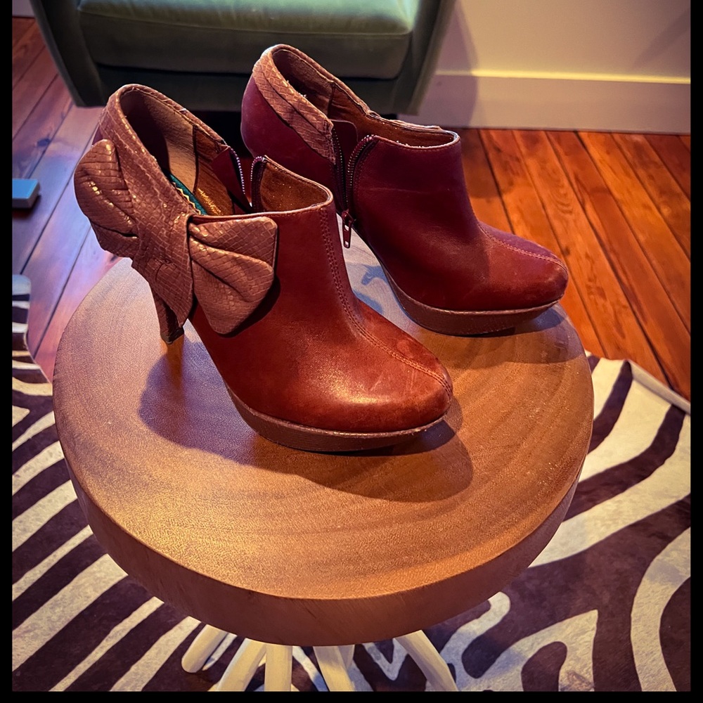 Leather Booties with Bow - Size 7